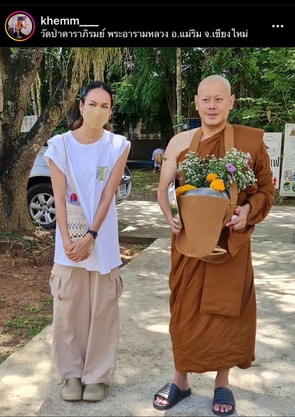 เข็ม รุจิรา ร่วมใส่บาตร พระเป๊ก ครั้งแรกหลังปลงผม