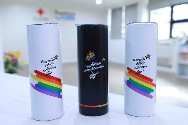 สภากาชาดไทย รับมอบเงินกว่า 3.5 ล้านบาท จากการจำหน่ายสินค้า Pride Collection ของเซเว่น อีเลฟเว่น