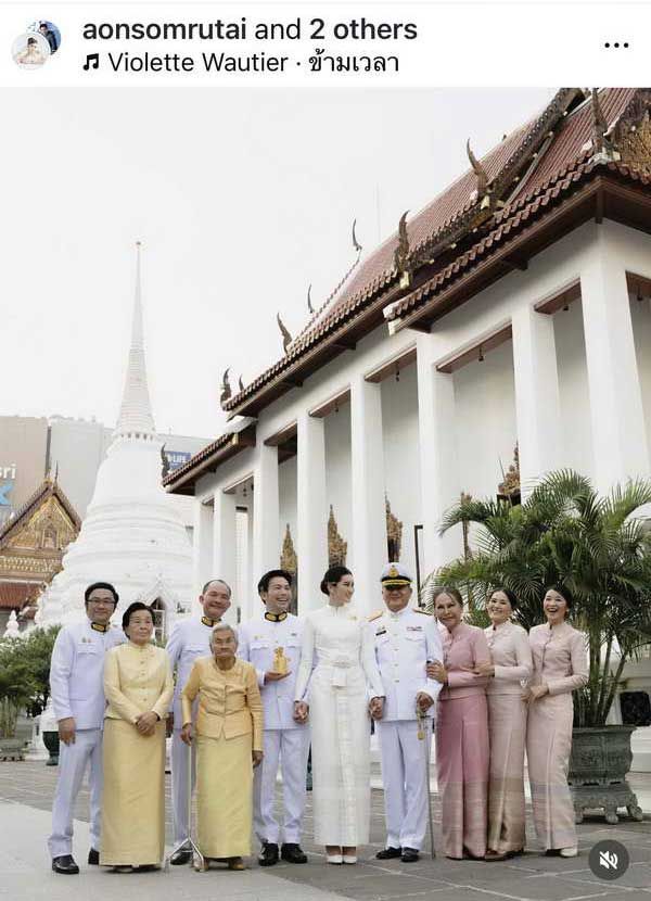 หมอสอง นพรัตน์ - ออน สมฤทัย สุดปลิ้มปิติ เข้าพิธีรับ น้ำสังข์พระราชทาน