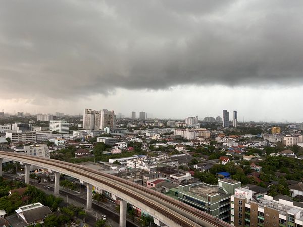 ฝนมาตามนัด!พายุฤดูร้อนถล่มกรุงรับสุดสัปดาห์