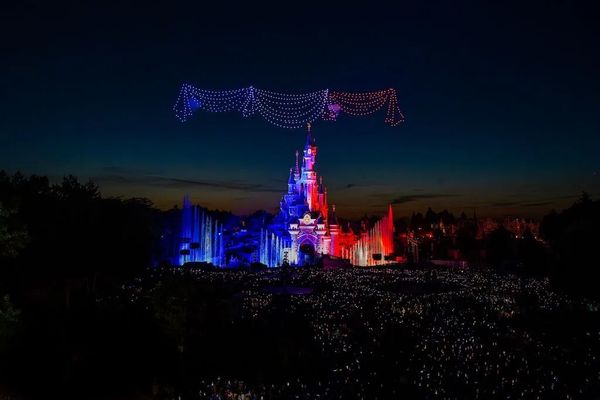 Disneyland Paris สร้างสถิติโลกโชว์บินโดรนพร้อมแสงสีเสียงสุดอลังการ !