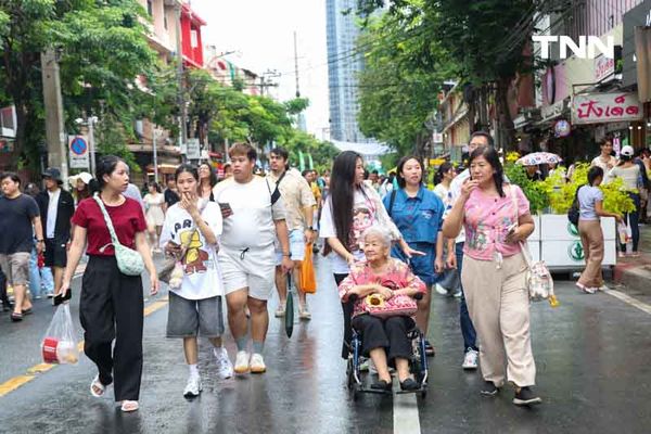 กทม. ชวนลดใช้รถ เพ้นท์สีถนนบรรทัดทองเพิ่มพื้นที่คนเดิน ในงาน Bangkok Car Free 2024