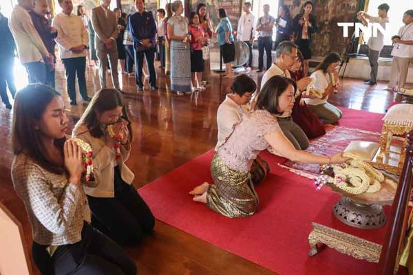 ไหว้พระขอพรในโอกาสขึ้นปีใหม่ สักการะพระพุทธรูป นบพระปฏิมา 9 นครามหามงคล 2568