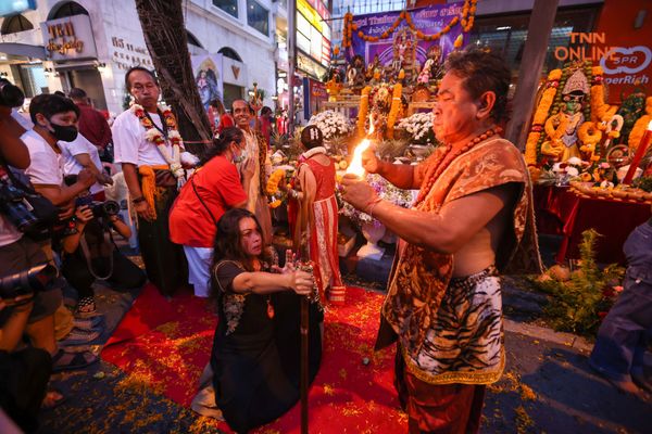 ค่ำคืนนวราตรี พิธีบูชาพระแม่อุมาเทวีสุดยิ่งใหญ่