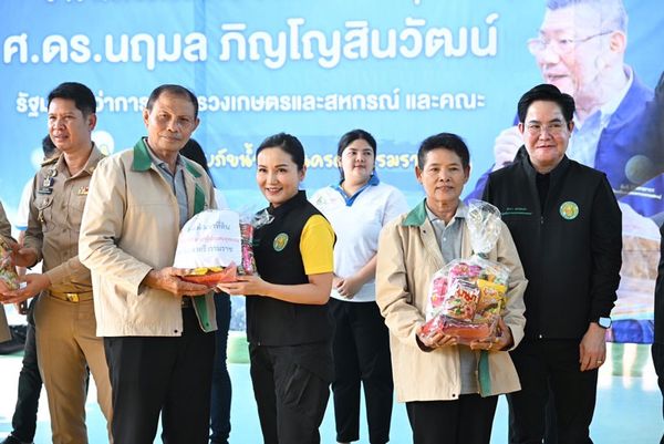 นฤมล ลุยน้ำท่วมนครศรีฯ มอบถุงยังชีพ-เร่งเยียวยาเกษตรกร