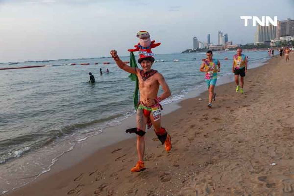 ทะเลลุกเป็นไฟ นักวิ่งกว่า 5,000 คน วิ่งบิกินี่ริมหาดพัทยา