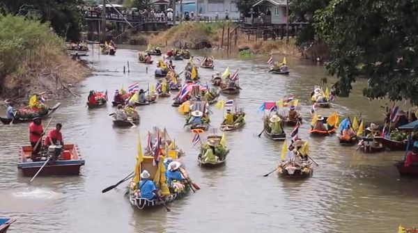 อลังการ! อยุธยาจัด แห่เทียนพรรษา ทางน้ำคลองลาดชะโด 