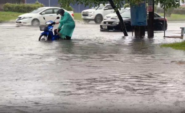 พายุหมุนชัด จ.ตราด บ้านเสียหาย-ต้นทุเรียนหักโค่น