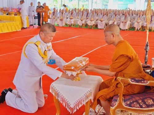 วัดบางคลาน หลวงพ่อเงิน จัดพิธีอุปสมบทหมู่เฉลิมพระเกียรติ  211 รูป