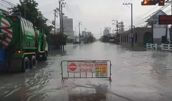 ฝนถล่มพัทยาอย่างหนัก รถดับกลางน้ำหลายคัน!