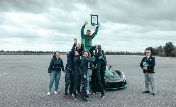 “Rimac Nevera” ทำสถิติ Guinness World Record วิ่งถอยหลังเร็วสุดในโลก