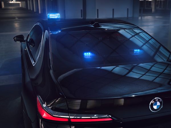 BMW เปิดตัว BMW i7 รุ่นกันกระสุนและระเบิด !