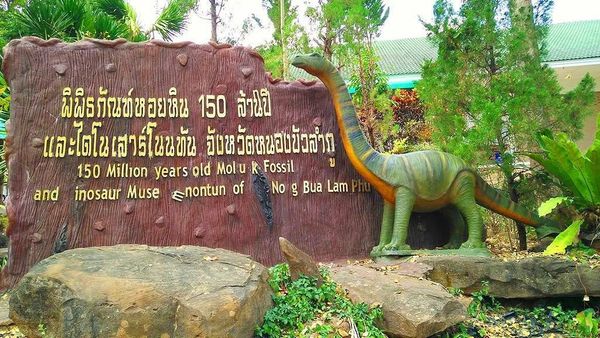 7 ที่เที่ยวหนองบัวลำภู  แผ่นดินธรรมหลวงปู่ขาว เด่นสกาวถ้ำเอราวัณ