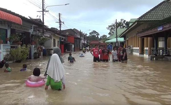 นายกฯ ยังคงติดตามน้ำท่วมใกล้ชิด - ปัตตานีอ่วมหนักสุดในรอบ 9 ปี 