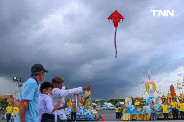 ว่าวเฉลิมพระเกียรติ 72 พรรษา งานมหรสพสมโภช ณ ท้องสนามหลวง