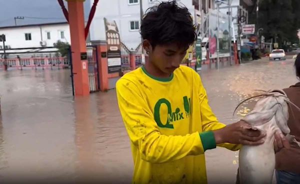 ฝนถล่มระยองน้ำท่วมสูงเกือบ 1 เมตร