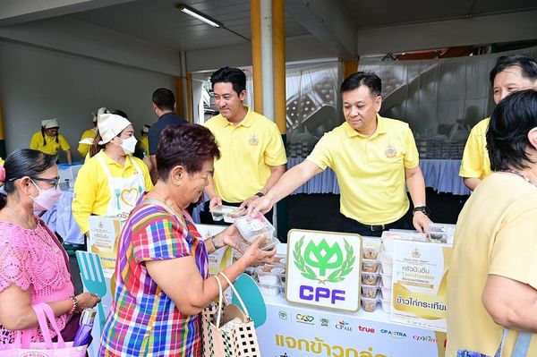 ซีพี-มูลนิธิดวงประทีป “ครัวปันอิ่ม แจกข้าวกล่องเพื่อชุมชนคลองเตย”