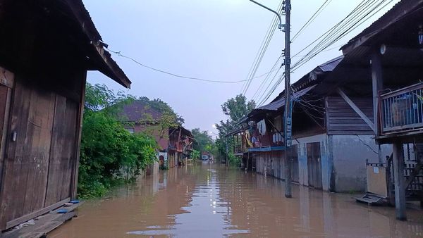 ประมวลภาพน้ำท่วมชุมชนตลาดเก่า จ.ปราจีนบุรี