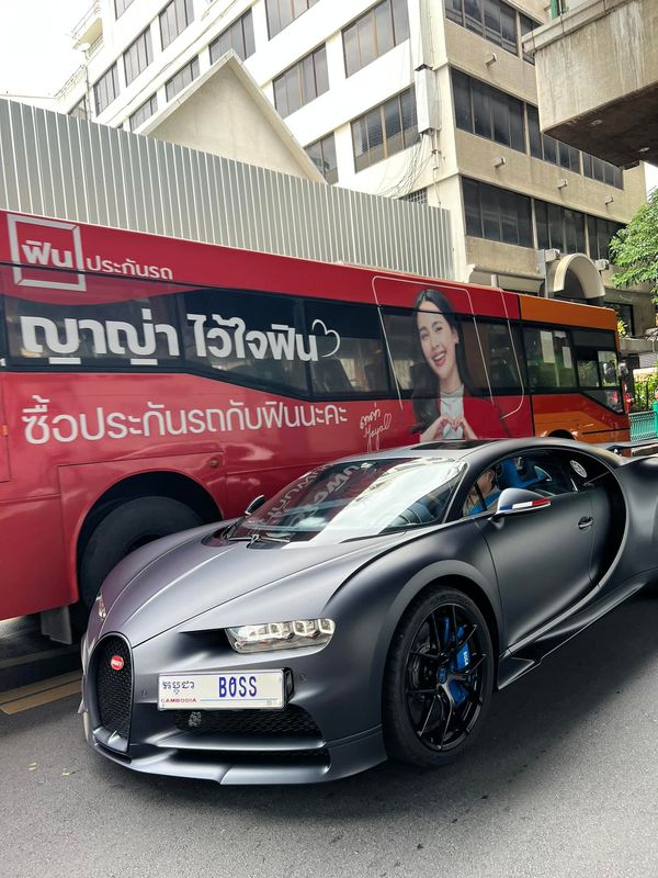 ฮือฮา! รถหรู  Bugatti  ราคา 300 ล้านวิ่งบนถนนเมืองไทย คนเกร็งไม่กล้าเข้าใกล้ 