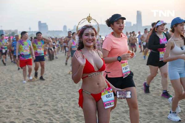 ทะเลลุกเป็นไฟ นักวิ่งกว่า 5,000 คน วิ่งบิกินี่ริมหาดพัทยา