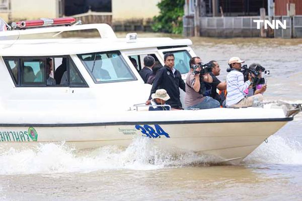 ”ชัชชาติ“ ลงเรือตรวจแนวคันกันน้ำ เตรียมรองรับน้ำเหนือลงมาถึงพื้นที่ กทม.