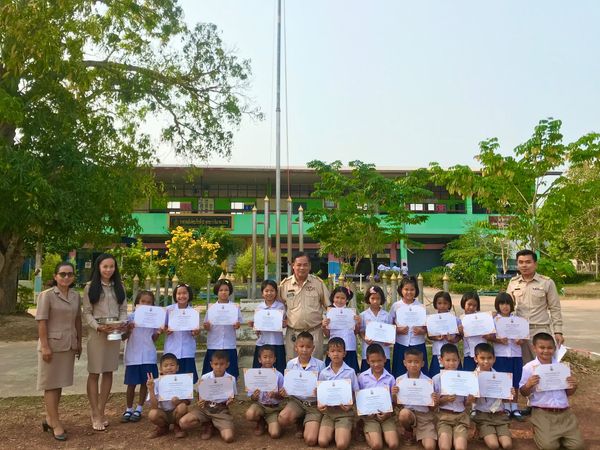 เอ็นดูแรง! โรงเรียนมอบเกียรติบัตรนร.ทำดีในฐานะ ‘ขุดปูนาเก่ง’