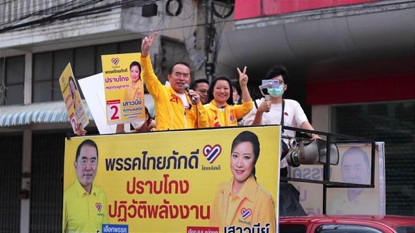 เลือกตั้ง 2566 “หมอวรงค์” ขึ้นรถแห่ปราศรัยรอบเมืองสุโขทัย ลั่นขอเข้าสภาฯ