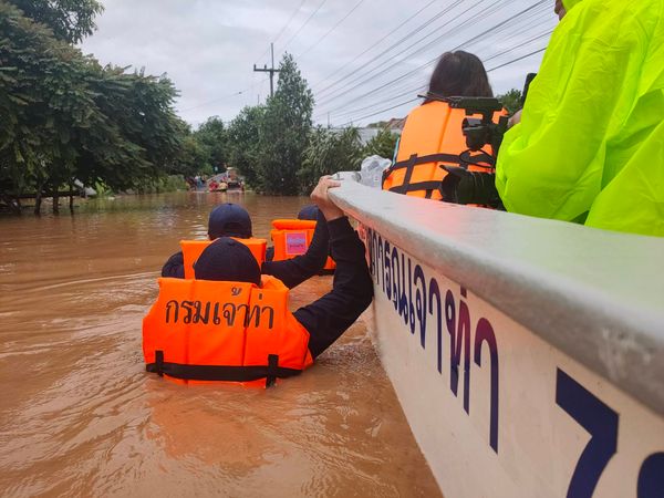 กรมเจ้าท่า! ระดมช่วยผู้ประสบภัยน้ำท่วม-เดินหน้าขุดลอกคลอกลดความสูญเสีย