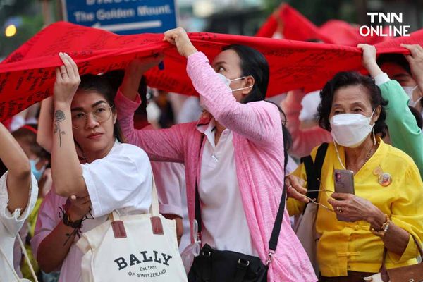 ห่มผ้าแดงภูเขาทอง ประชาชนร่วมพิธีบุญคึกคัก