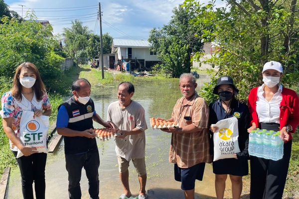 CPF เคียงข้างคนไทย …ส่งอาหารจากใจ สู้ภัยน้ำท่วม มอบเสบียงถึงมือประชาชน 23 จังหวัด