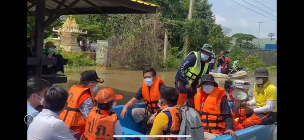 สถานการณ์น้ำท่วมอ่างทอง สิงห์บุรี ยังหนัก-ชัยวุฒิ ลงพื้นที่ช่วยเหลือผู้ประสบภัย