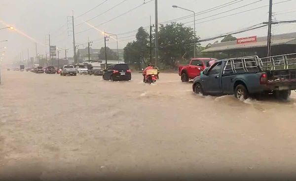 ฝนถล่มจ.ตราด น้ำท่วมขังรอบศาลากลางจังหวัด-ถนนสายหลัก