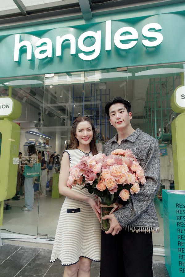 นนกุล เขินแรง! แอฟ ทักษร หอบดอกไม้เซอร์ไพรส์วันปิดร้าน hangles