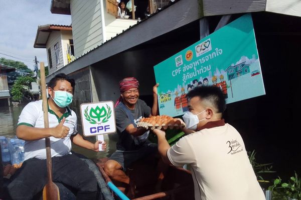 CPF ส่งอาหารจากใจ สู้ภัยน้ำท่วมต่อเนื่อง ให้แก่ชาวอุบลฯ-นครราชสีมา-สระบุรี 