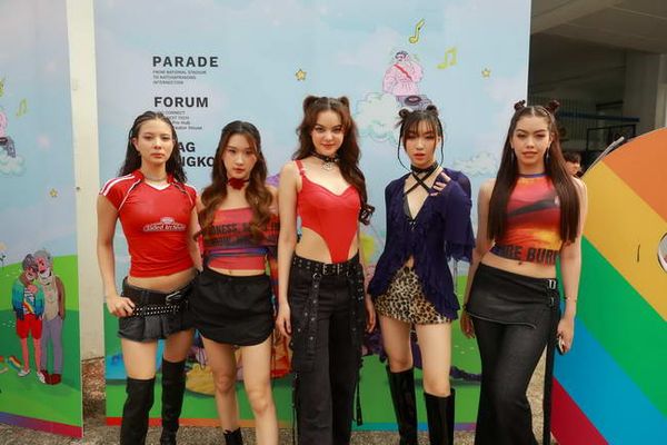 สะบัดธงแห่งความเท่าเทียม อิงฟ้า-ชาล็อต นำทัพ LGBTQIAN+ ร่วมงาน Bangkok Pride Festival 2024