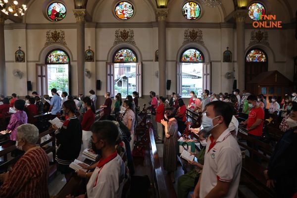 สมโภชพระคริสตสมภพ ชาวคริสต์ประกอบพิธีมิสซาในวันคริสต์มาส