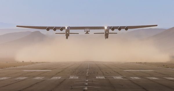 เครื่องบินยักษ์จาก Stratolaunch ทดสอบบรรทุกเครื่องบินไฮเปอร์โซนิกสำเร็จ