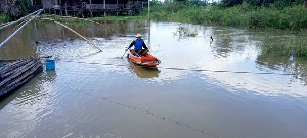 แม่น้ำยม ทะลักท่วมตำบลรังนก 70 หลังคาเรือนจมบาดาล