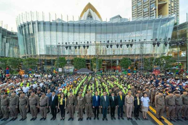 ไอคอนสยาม ผนึกกำลังพันธมิตรภาครัฐ เตรียมพร้อมกำลังพลปฏิบัติการด้านความปลอดภัย เพิ่มความเชื่อมั่น - พร้อมอำนวยความสะดวกนักท่องเที่ยว ต้อนรับงานเคานต์ดาวน์ระดับโลก Amazing Thailand Countdown 2025