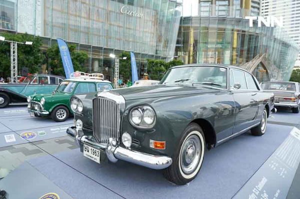 สัมผัสตำนานรถโบราณ ริมเจ้าพระยา ในงาน “ICONSIAM VINTAGE CAR SHOW”