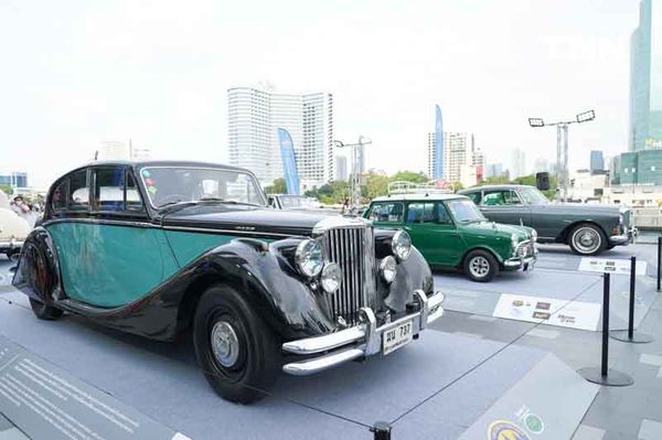 สัมผัสตำนานรถโบราณ ริมเจ้าพระยา ในงาน “ICONSIAM VINTAGE CAR SHOW”