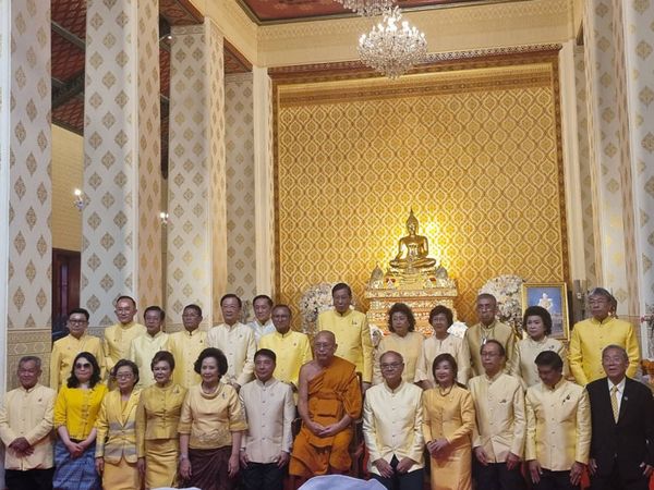 วุฒิสภาทอดผ้าป่าสมทบทุนบูรณะพระเจดีย์ภูเขาทอง ถวายในหลวง