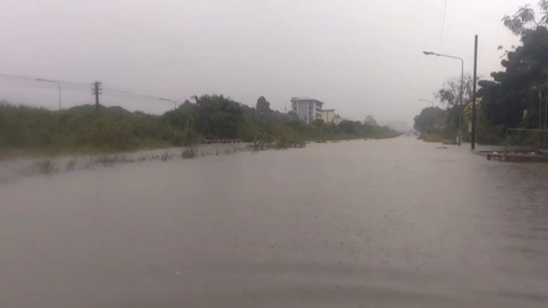 พัทยา ยังอ่วม! ฝนกระหน่ำกลางเมือง ถนนหลายสายเป็นอัมพาต