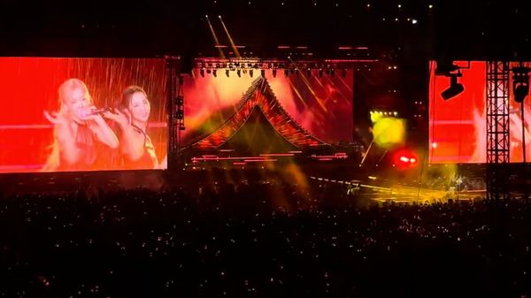 โชว์กลางสายฝน!! BLACKPINK ที่ MetLife Stadium 'เจนนี่' หวิดร่วงจากเวที