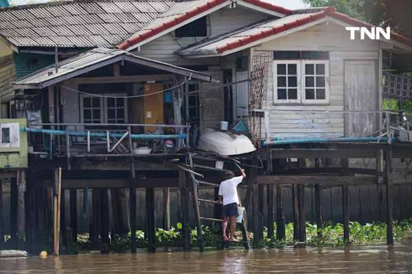 นนทบุรีเสริมกระสอบทราย 130,000 ใบ เตรียมรับมือน้ำเหนือล้นแนวกั้นริมเจ้าพระยา