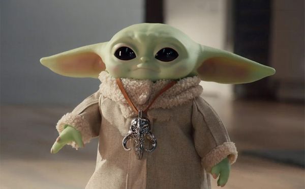 น่ารักไม่ไหว! ของเล่นใหม่ “BABY YODA” ใช้รีโมทสั่งกระดิกหู เดินเตาะแตะรอบบ้านได้