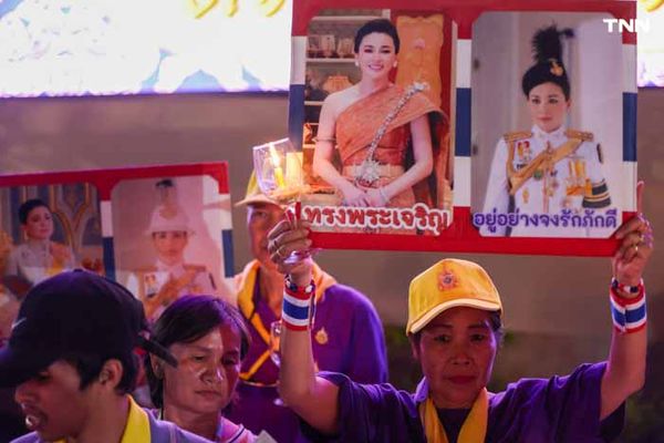 นายกฯ นำจุดเทียนถวายพระพรชัยมงคล เนื่องในโอกาสวันเฉลิมพระชนมพรรษาสมเด็จพระนางเจ้าฯ พระบรมราชินี 