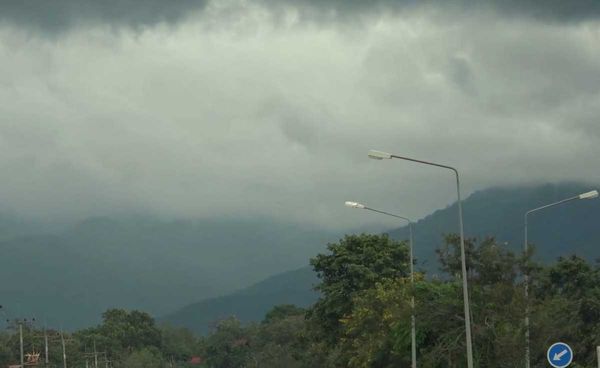 ตราดเร่งระบายน้ำรับมือฝนระลอกใหม่ 