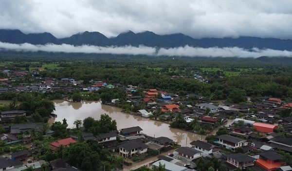 สรุปสถานการณ์ “น้ำท่วมทั่วไทย” ลำปางฝนกระหน่ำ-แจ้งเตือน 5 อำเภอ