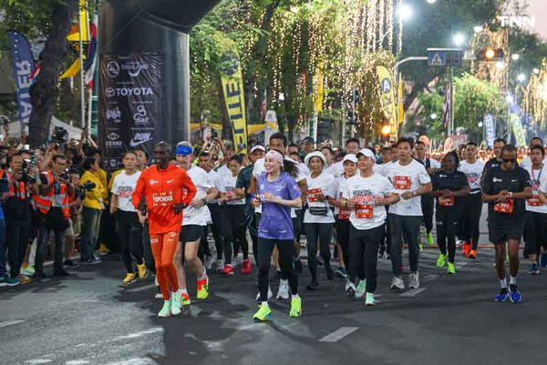 ประมวลภาพ พระราชินี ทรงร่วมกิจกรรมวิ่งผ่าเมือง Amazing thailand Marathon Bangkok 2024